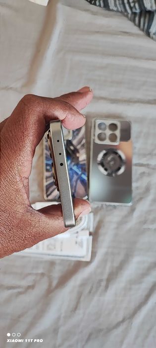 Продавам  нов Xiaomi 14T ,RAM 12+12GB , ROM 256GB