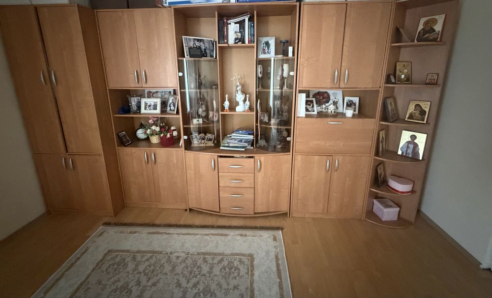 Vand mobila living/dormitor in stare ff buna