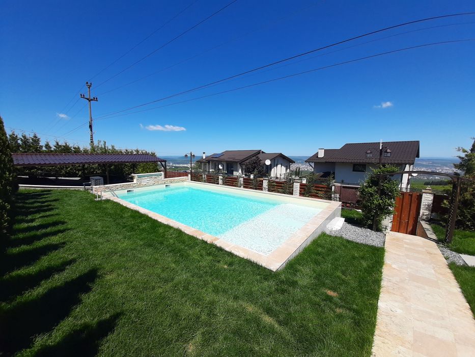 Inchiriez casuta in regim Hotelier !Jacuzzi cu Panorama unica in tara.