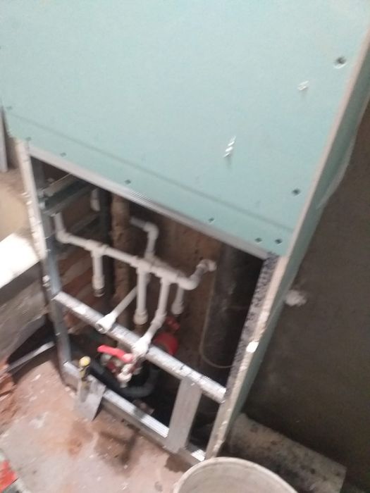 Executam instalații sanitare și electrice si placări scării gresie mar