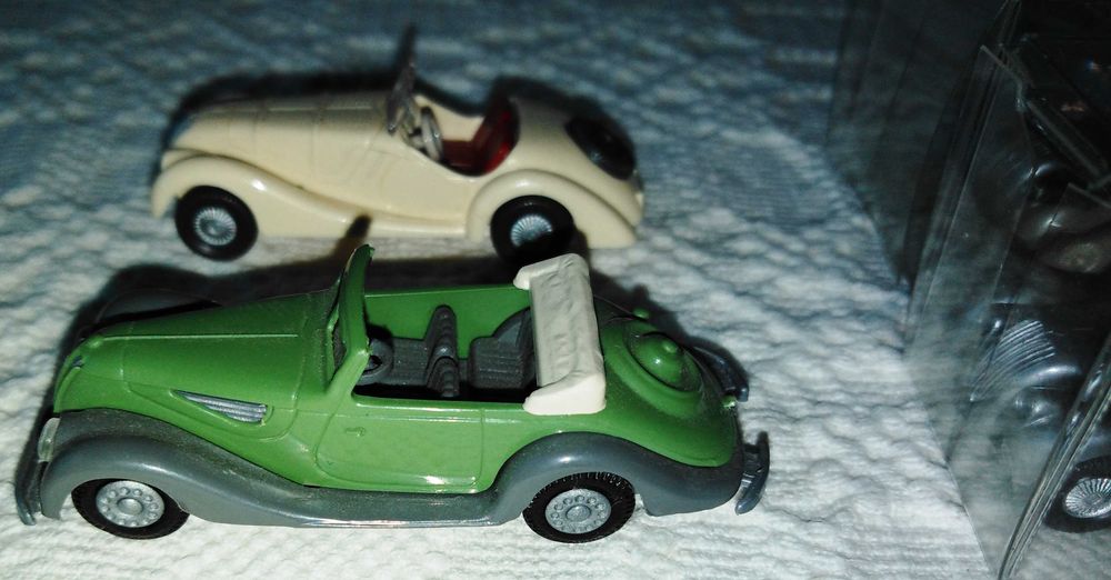 Vand machete autoturisme BMW modele vechi, scara 1:87, Wiking, Herpa