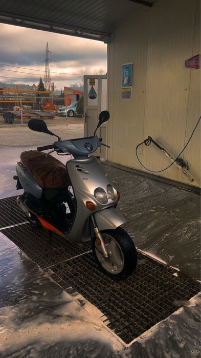 De vanzare scuter 2t 80cc mici probleme la carene