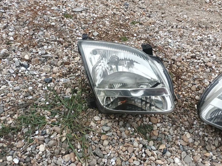 ляв  десен фар за сузуки игнис субару джъсти SUZUKI IGNIS SUBARU JUSTY
