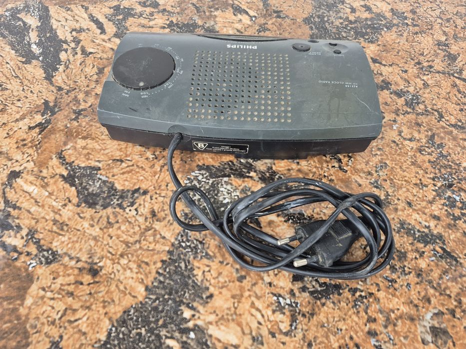 Radio receptor de masă Philips model AJ-3150 cu ceas digital și alarmă