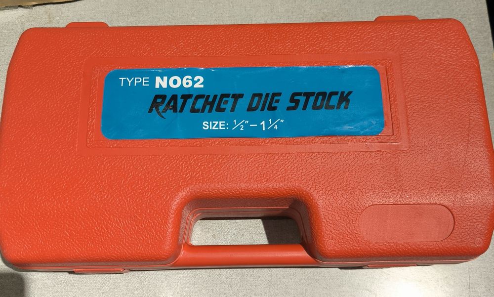 Резбонарезной набор клуппов.