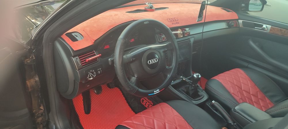 Продам Ауди А6С5 двигатель 1.8 год выпуска 2000