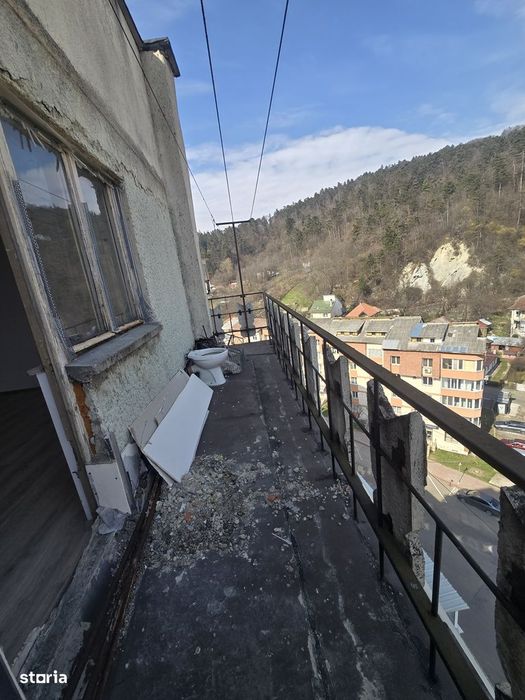 Garsoniera cu balcon bloc de apartamente!