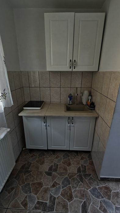 Garsonieră la casă cu curte proprie – Zona Piața Muncii (2 min. metrou) – Ideală pentru o studentă / domnișoara.Direct de la Proprietar(Fara Agenții)