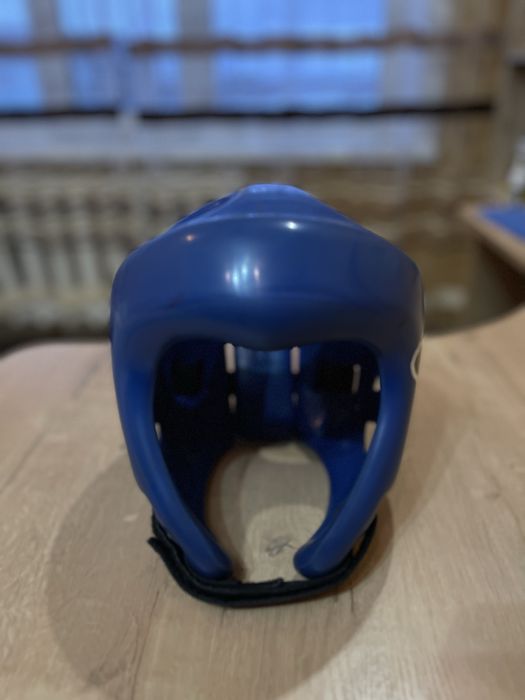 Продам шлем (оригинал),  кикбоксинг, таеквондо