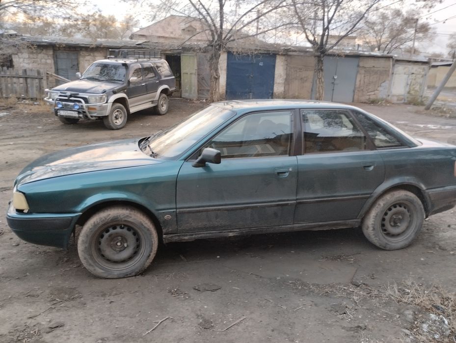 Автомобиль Ауди 80
