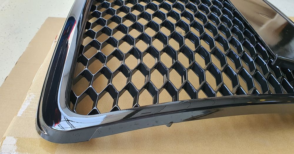 Grila fagure RS look A6 C6 - NEGRU LUCIOS (glossy)