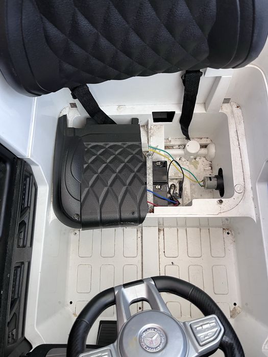 Продам машинку детскую