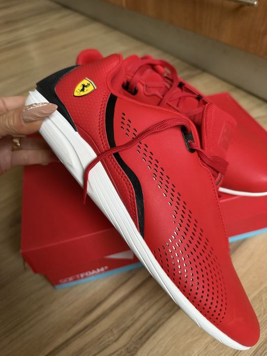 Чисто кови оригинални два  цвята маратонки Puma Ferrari  ! 42,44 н