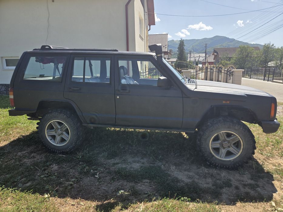 Vând Jeep cherokee xj 2.5 TD