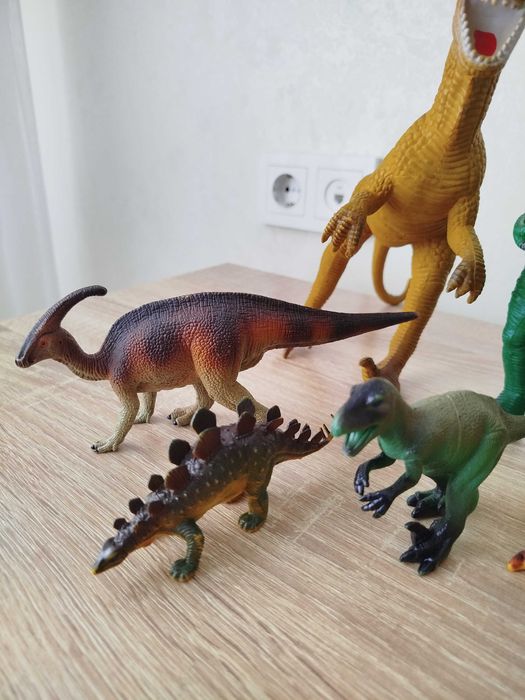 Фигурки динозавров