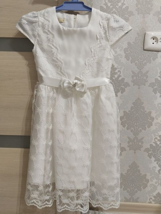Детское белое платье.