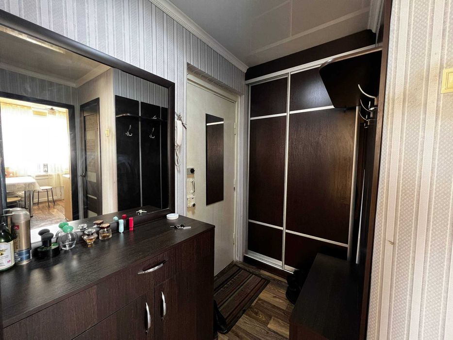 Продам малосемейку на Урицкого