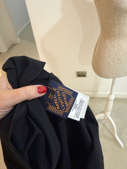 Tricou bărbătesc cu design statement, ideal pentru un look modern și urban