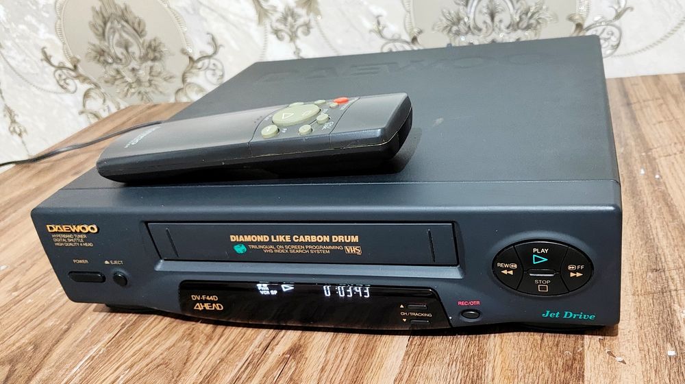 Видеомагнитофон янгиси