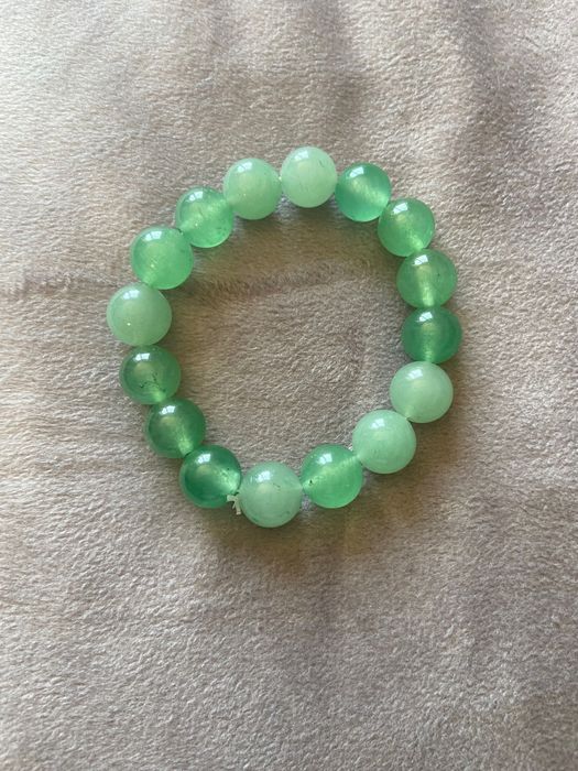 Ръчно изработени гривни с скъпоценни камъни!