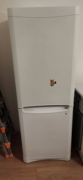 Продам холодильник indesit