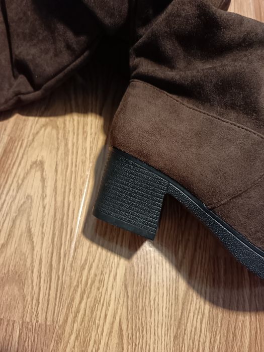 Cizme lungi maro, mărimea 38 – noi, elegante și comode

Cizme lungi, m