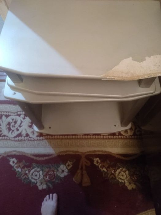 Продается столик под телевизор