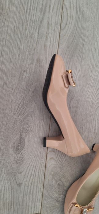 Pantofi crem damă