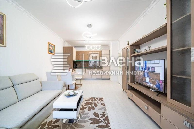 Продава се Двустаен апартамент в Варна, Център - 86 кв.м за 3721 €/кв.м - Снимка #2