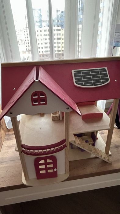 Кукольный домик с мебелью