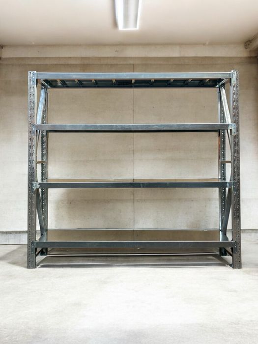 Стелажи метални с метални рафтове