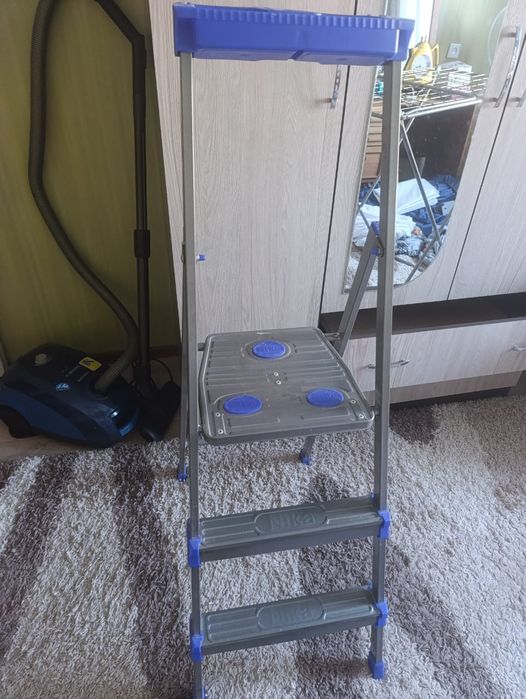 Стремянка 3 ступени в отличном состоянии