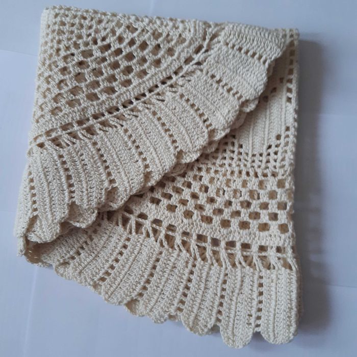 Бежови покривки, плетени на една кука