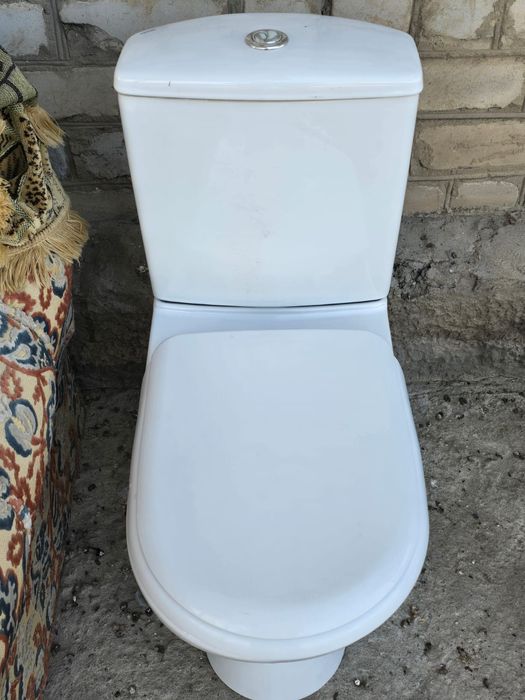 Продам унитаз с раковиной