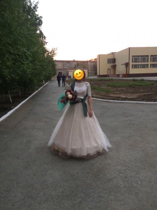 Продам платье в отличном состоянии за 25000