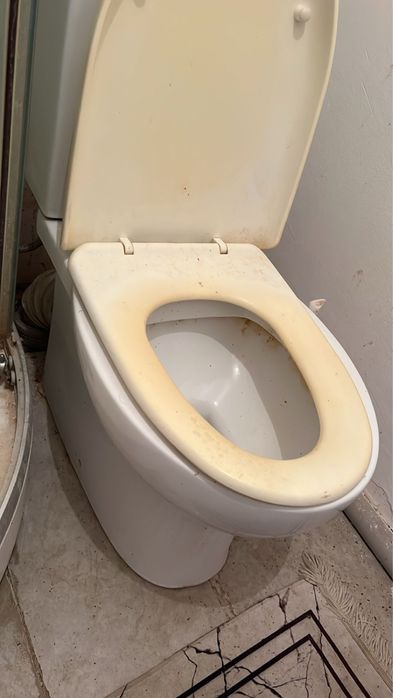 срочно продам унитазы