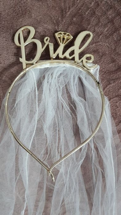 Bentiță „Bride” cu voal din tulle – accesoriu petrecere burlăcițe