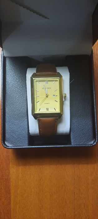 Erkaklar uchun classic soat