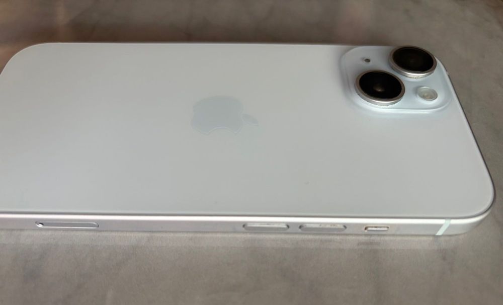 IPhone 15 White