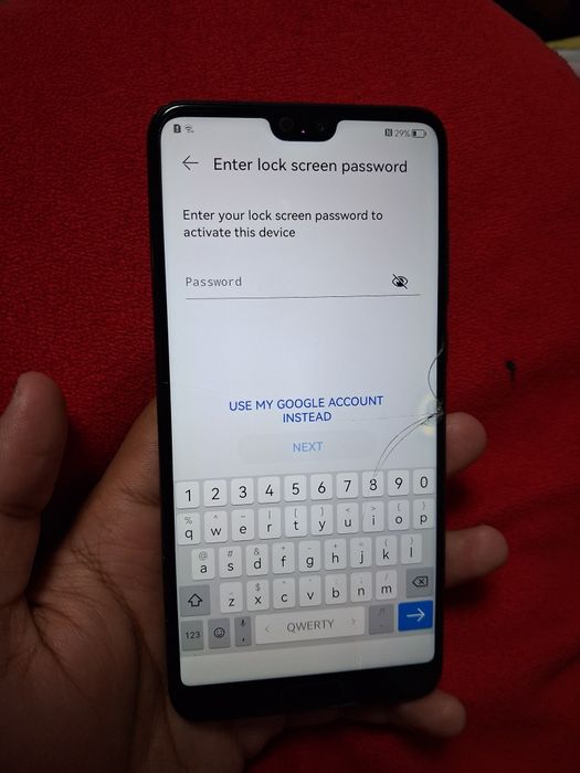 Продавам Huawei P20 Pro Заключен