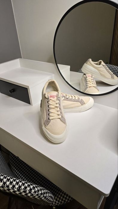 Оригинални кецове Levi’s — много добро състояние