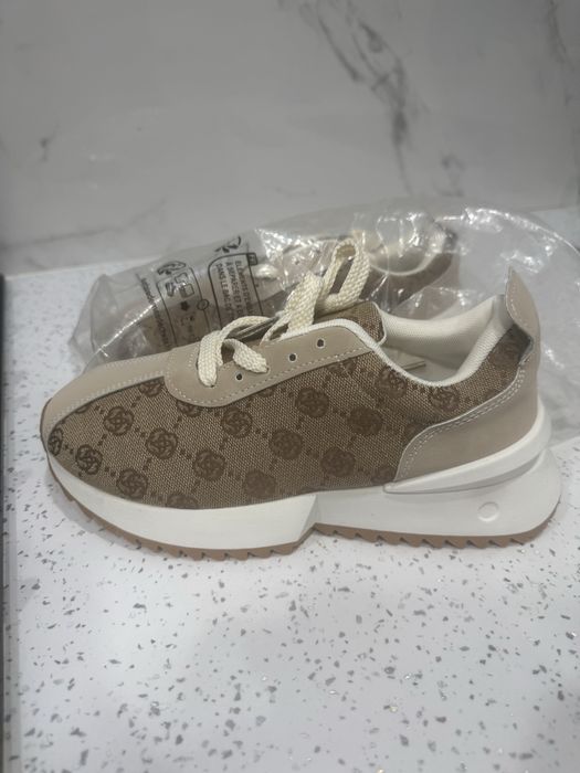 Продам кроссовки