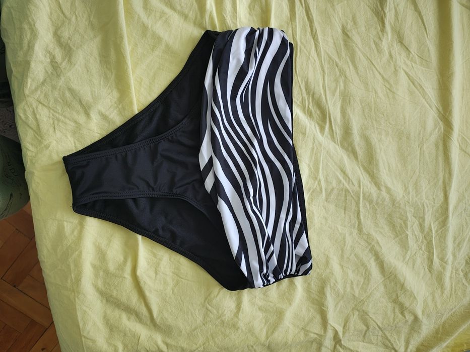 Costum de baie nou