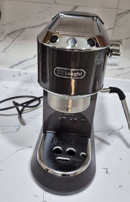 Рожкова кофемашина Delonghi ec 885