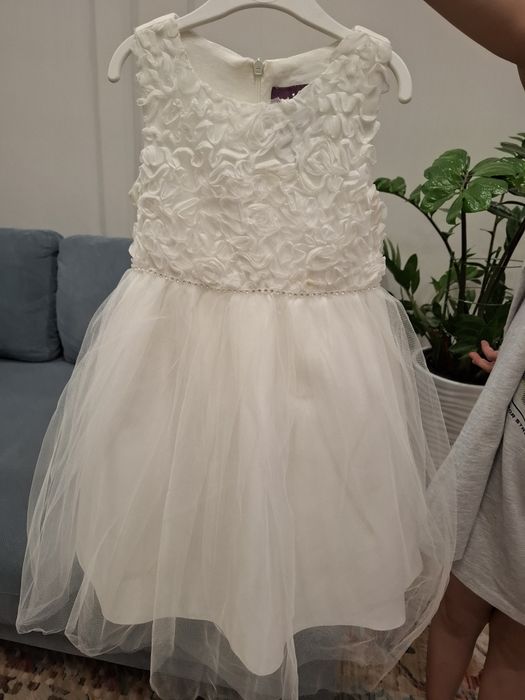 Платье красивое на 3,4-6 лет