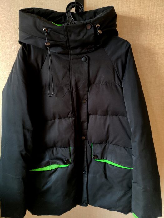 Продам зимнюю женскую куртку, размера S