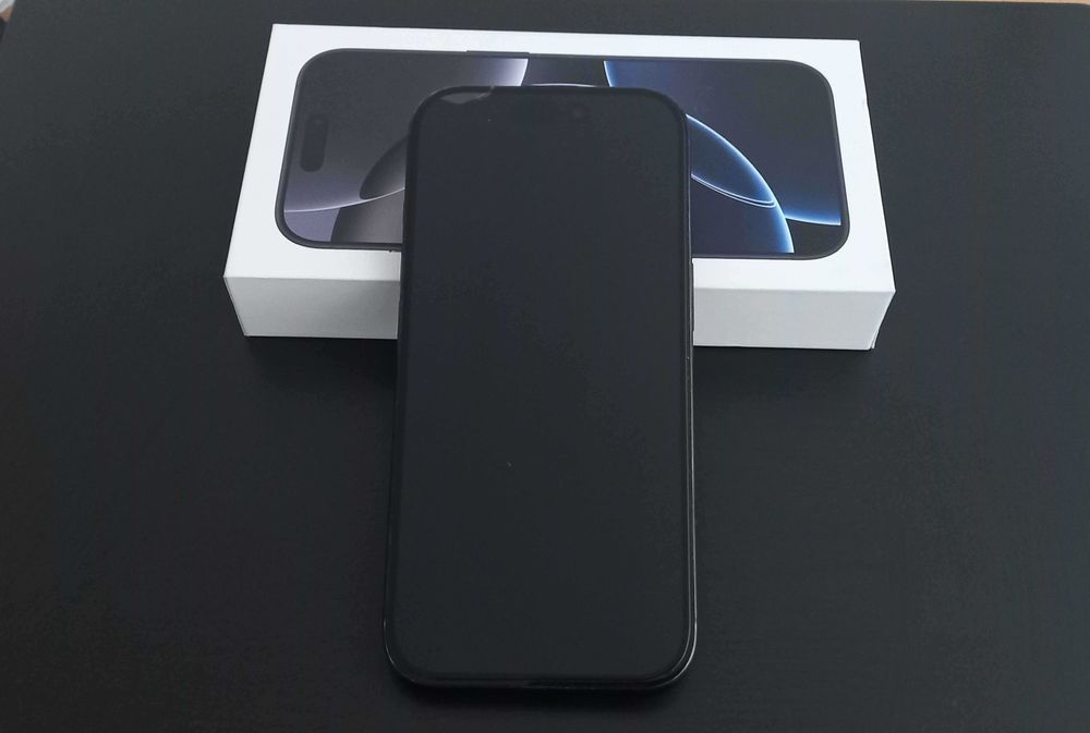 iPhone 16 Pro Black Titanium 128 GB 90%