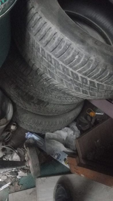 Шина 265/65/R17 хорошего состояния