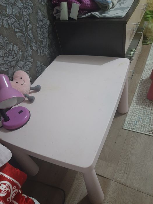 Продам  детский стол стулья