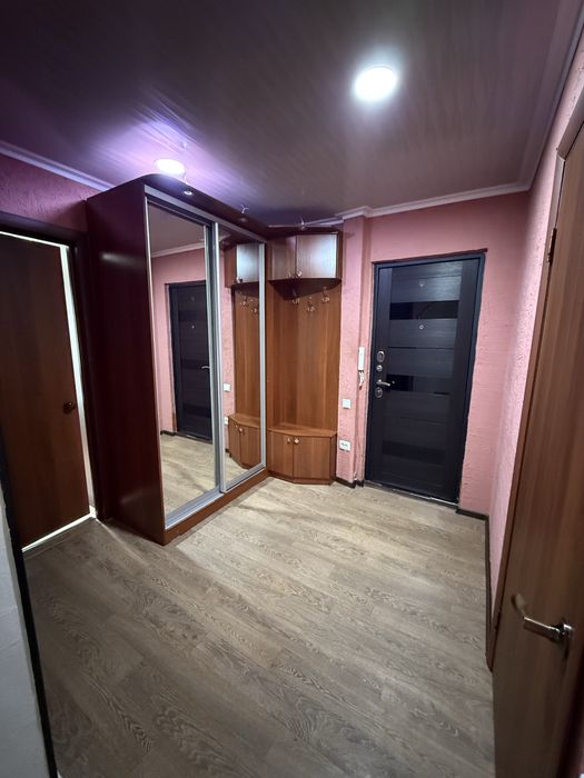 Продается 3х комнатная квартира. 7 микрорайон.